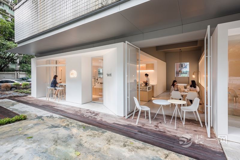 旧宅改造成工作室和咖啡馆 白色体块创作宁静空间