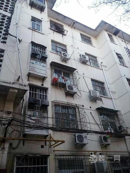 郑州一居民装修未安装防盗窗 窗户坠落砸伤8岁男童