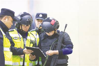 安徽特警长短枪互换射击女子冠军