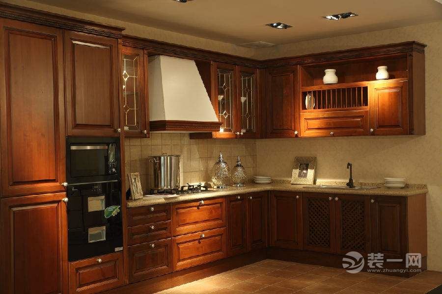 美式风格实木整体厨房装修效果图
