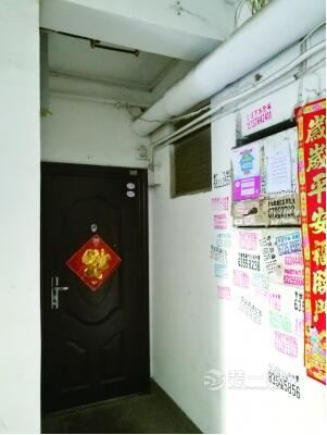 公共楼道防盗门私自占地 北京小区业主违规装修被投诉