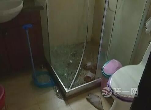 某精装修楼盘浴室玻璃门爆裂 合肥业主将走司法途径