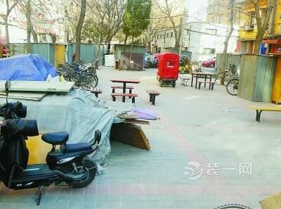 北京老旧小区违建现象严重 2500元装修铁皮房随便搭