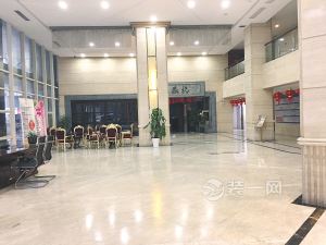 中海国际商业中心1号楼大堂吧被拍卖