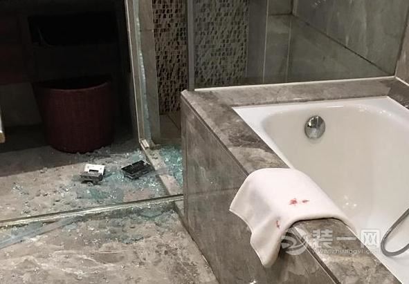 酒店浴室玻璃门自爆 武汉一八龄童洗澡时多处割伤
