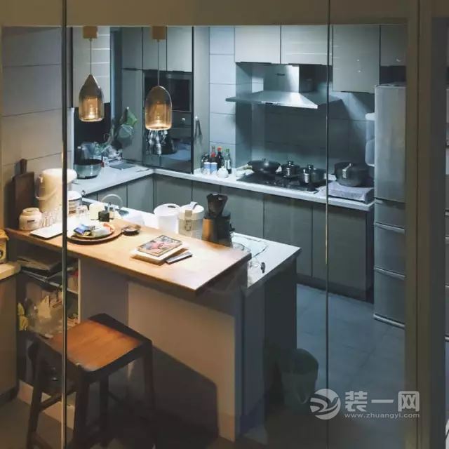 玻璃隔断开放式厨房设计装修效果图