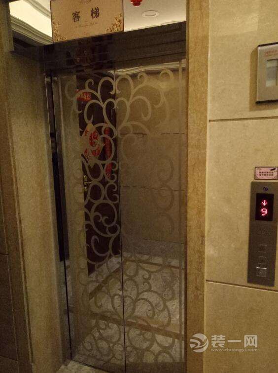 哈尔滨某小区多位业主投诉 电梯多次遇滑梯困人情况