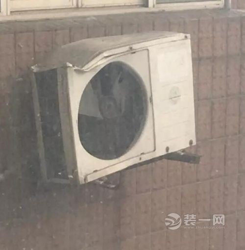 空调排气扇被砸中