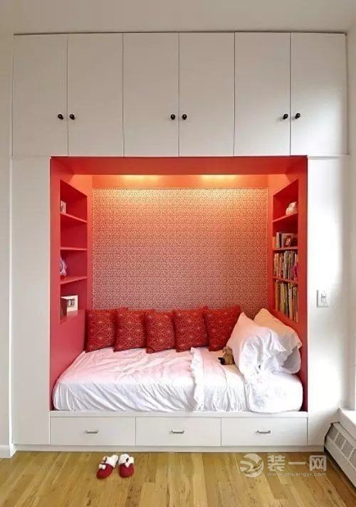 床和衣柜一体设计