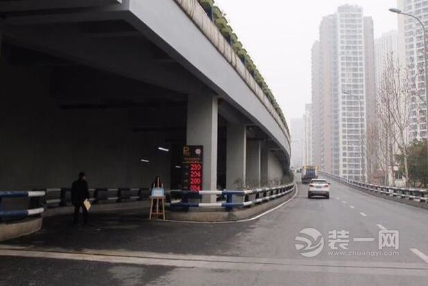 重庆首个立体停车楼装修完成 规划千余车位免费试运营