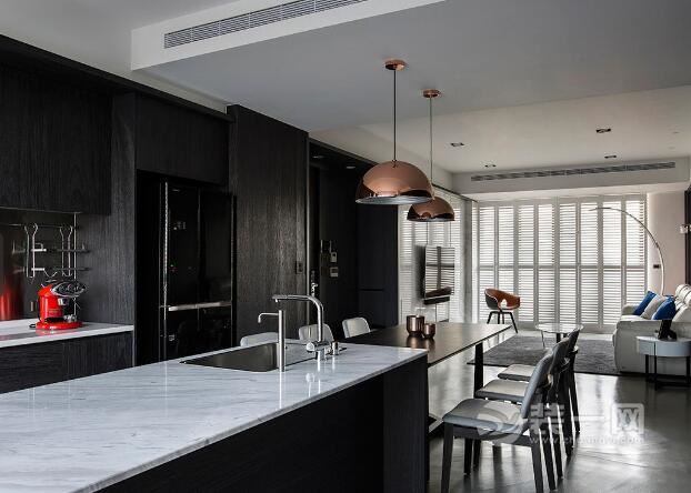 130平米房屋设计图 半开放式厨房遇上质感现代简约风