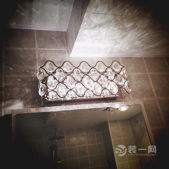 捕捉清晰光影细节 卫浴镜前灯六安装饰设计
