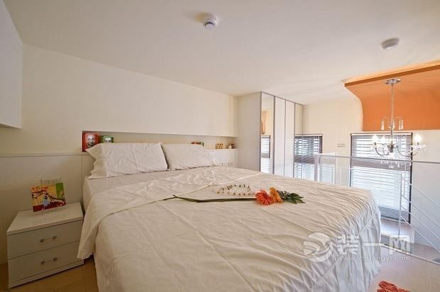 35平米超紧凑现代loft卧室装修效果图