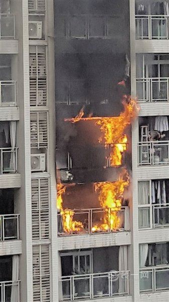外来火源烧了阳台客厅 重庆家居装修阳台要不要封