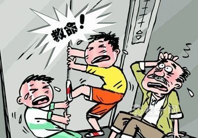 北京一小伙踹坏电梯门困住人 电梯故障还需解救措施