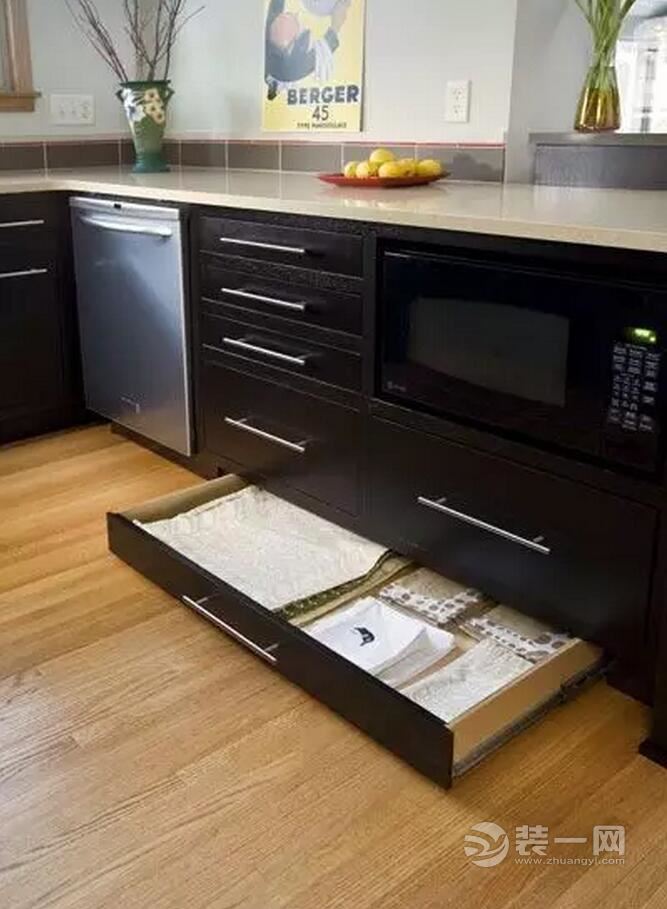 成都装修网30款厨房收纳架置物架图片 这样装修小户型厨房最无压