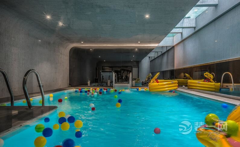 现代别墅简约风格游泳池装修效果图