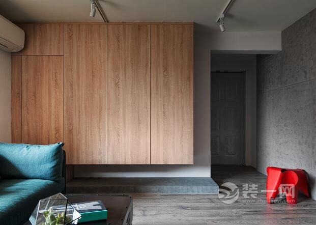 工业风格艺术设计 木皮与撞色的单身公寓装修效果图