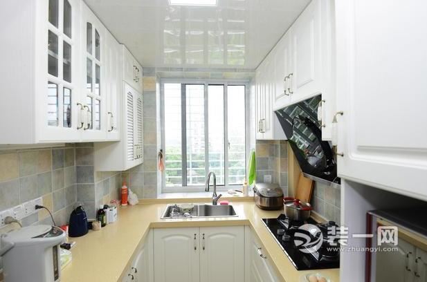 82平两居室现代简约风格厨房效果图