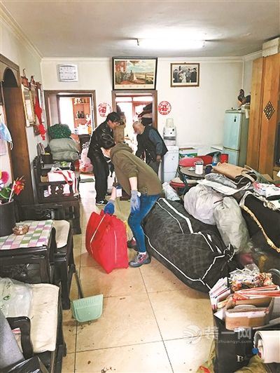 北京老人三居室堆满生活垃圾 存在安全隐患终被清除
