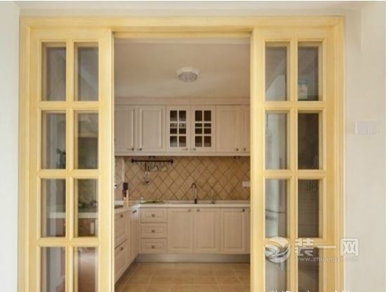 北欧风格厨房门装修效果图
