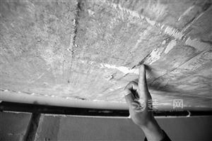 装修房子时发现天花板钢筋外露