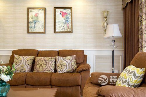 武汉中建南湖壹号125平三居室简美风格装修实景图——沙发特写