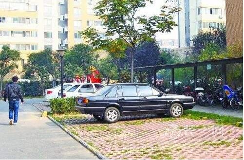 小区车位紧张如何改善 北京拆违空地改建便民停车场