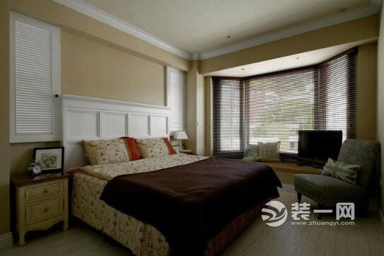 102平三居室美式装修风格案例卧室效果图