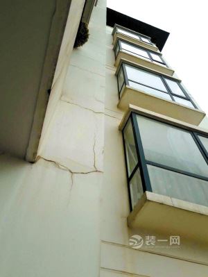 5户阳台齐掉落追踪：住户担心阳台有裂缝是否存隐患