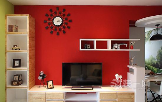 大红配大绿 包头装修公司分享86平米设计案例效果图--电视墙