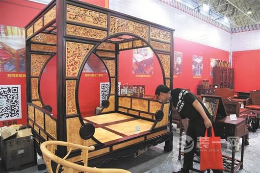 武汉国际家具展最贵床38万元亮相 全手工制作3个月完成