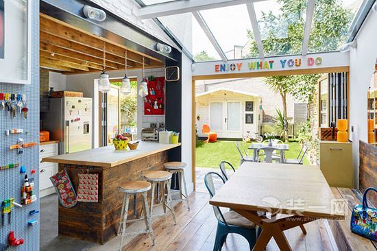 通辽装修网分享四口之家的古朴色彩设计案例效果图：厨房餐厅