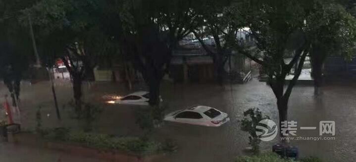 广州昨日暴雨预警水位快淹没车顶 家里很潮怎么办？