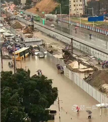 广州昨日暴雨预警水位快淹没车顶 家里很潮怎么办？