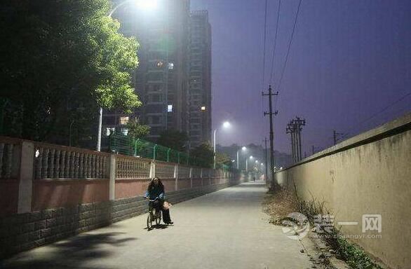 上海小区路灯不亮存隐患