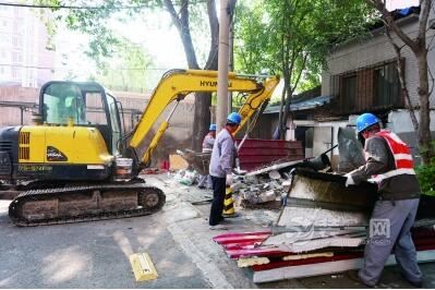 临时用房被装修成200平米住房 北京拆除违建改停车场