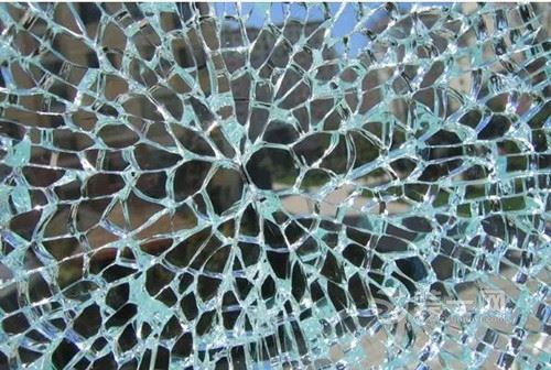 珠海一小区29楼钢化玻璃碎裂 详解钢化玻璃碎裂原因