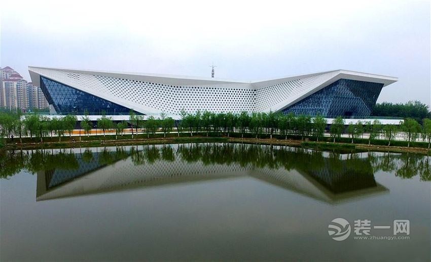 天津职业技术师范大学体育馆外景