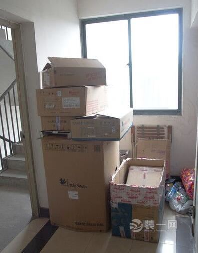 清理楼道垃圾堆放成难题 北京业主私占楼道被投诉