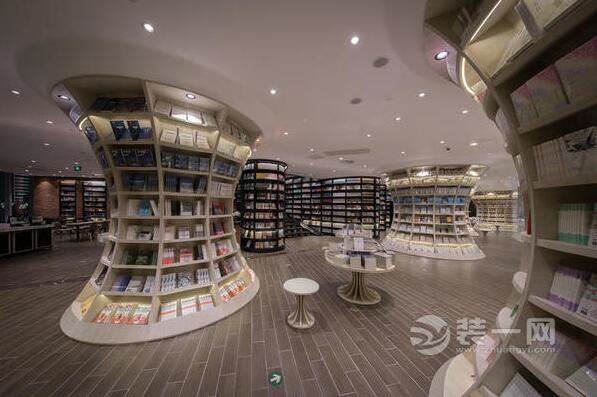 中国最美书店钟书阁成都开业 蜀地文化装修超浮夸