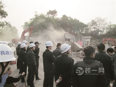 误信拆迁谣言 南京沿江街道多社区忙搭违建从中谋利