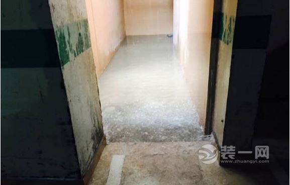  南京一小区地下车库出现渗漏现象 漏水严重变水库