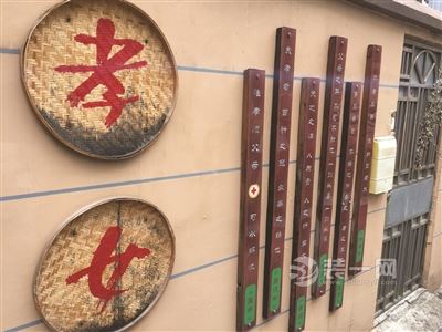 旧木料做的木雕! 南京秦淮区一小区文化展示墙美呆了