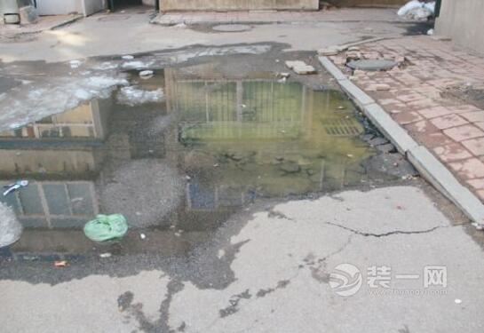 宜昌一小区下水道堵塞臭气熏天 如今已进行装修改造