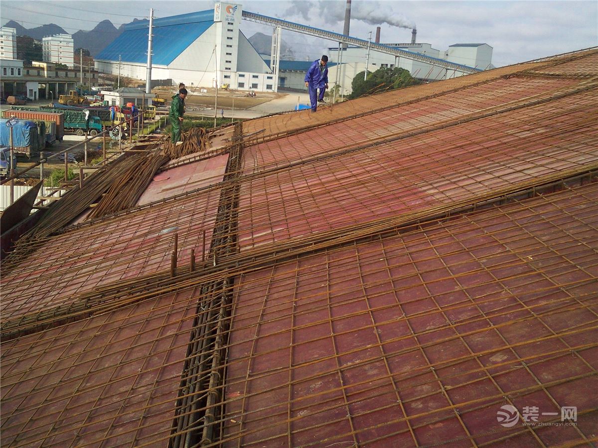 工人屋顶施工滑落被高空救援 合肥装修安全事项大全