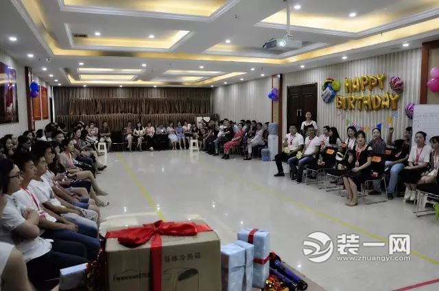 武汉众意装饰公司6月员工生日会 因为是你一切正好