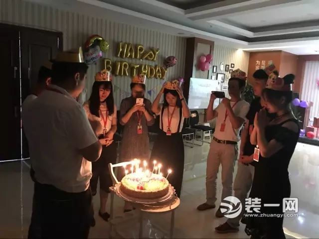 武汉众意装饰公司6月员工生日会 因为是你一切正好