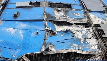 郑州某广场家居馆发生火灾 商户损失估计会超过亿元