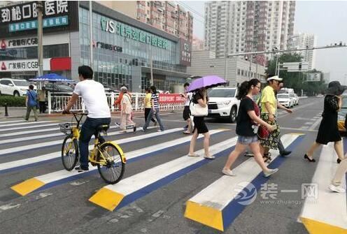 身现路口的创意装修 北京3D斑马线颜色鲜明效果显著